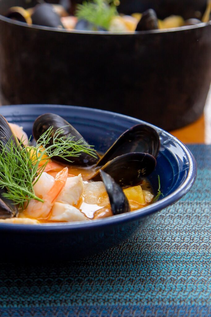 bouillabaise with bowl Large